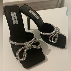 Steve Madden Silver Bow Heels W 7